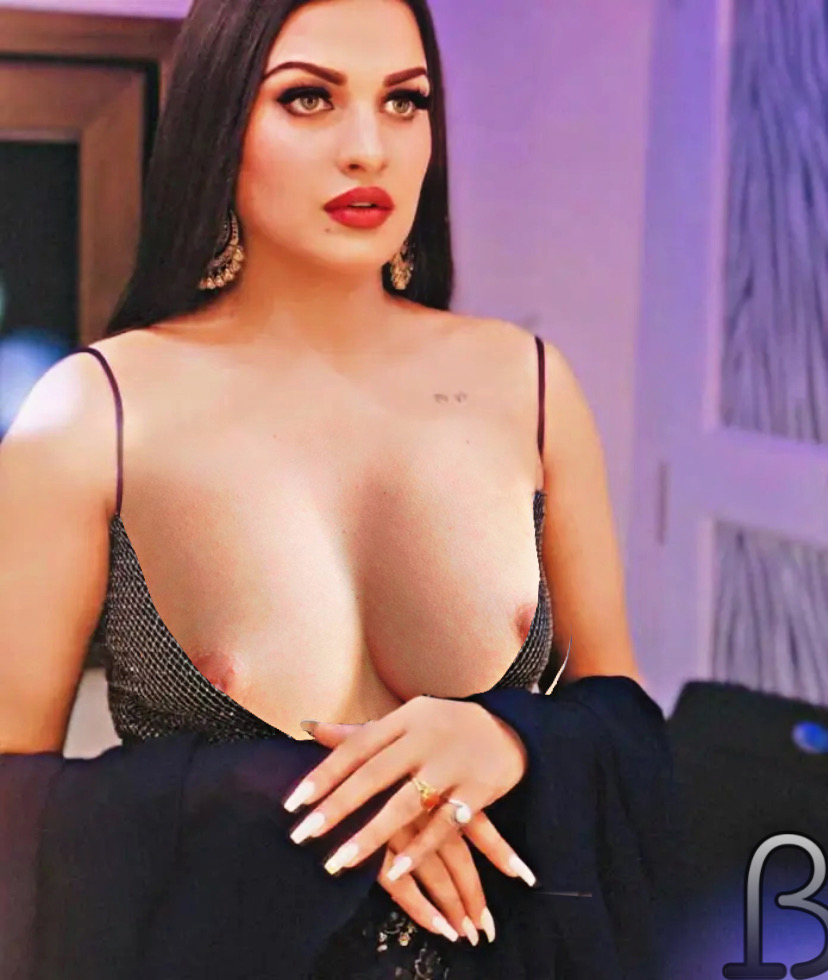 Himanshi Khurana low neck blouse nude nipple slipped image xxx