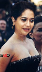Singer Sunitha Upadrashta public cleavage show low neck sleeveless blouse