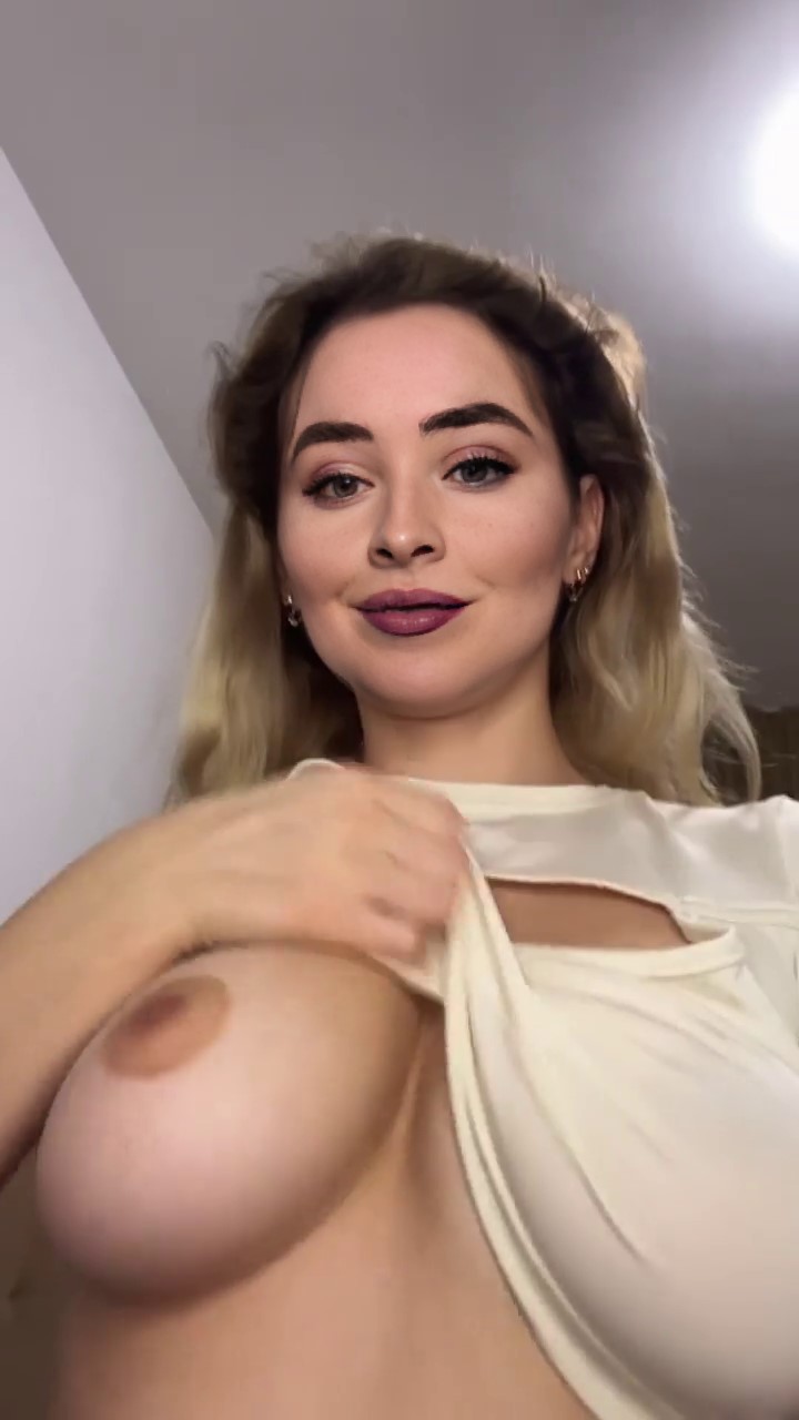 Sabrina Carpenter big boobs selfie show video